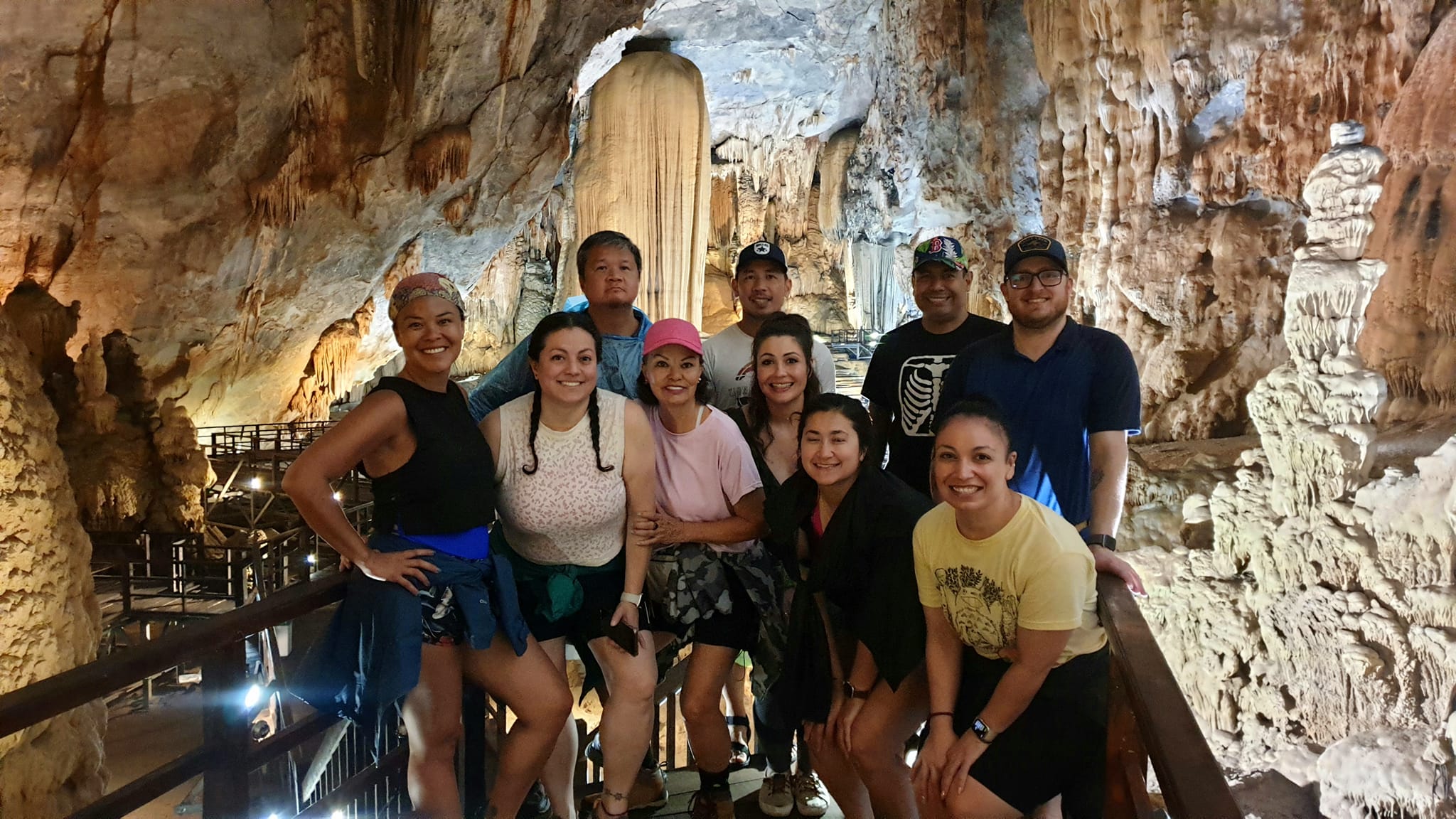 Travelers at Paradise Cave © 2024 V-Explorer® All rights reserved.