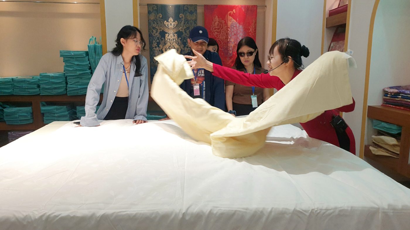 Hội An Silk – Premium Quality, A Must-Buy Shopping Opportunity in Vietnam © 2024 V-Explorer® All rights reserved.
