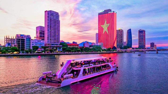 Night Cruise on the Han River_A Must-Do Experience in Da Nang © 2024 V-Explorer® All rights reserved.